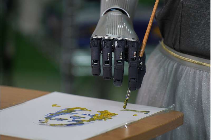 El artista robot vende arte por $ 688,888, ahora con una carrera en la música en mente