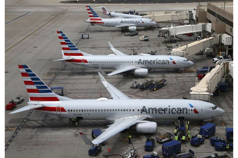American Airlines reporta una pérdida de $ 1.25 mil millones, retrasa nuevos aviones