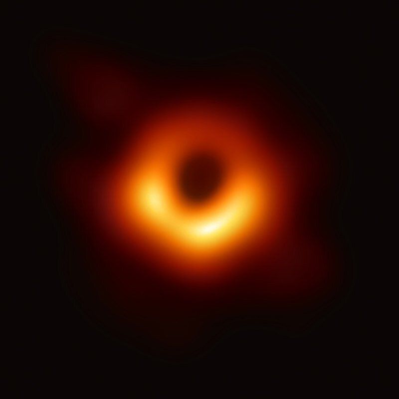 Las simulaciones de agujeros negros proporcionan un modelo para futuras observaciones
