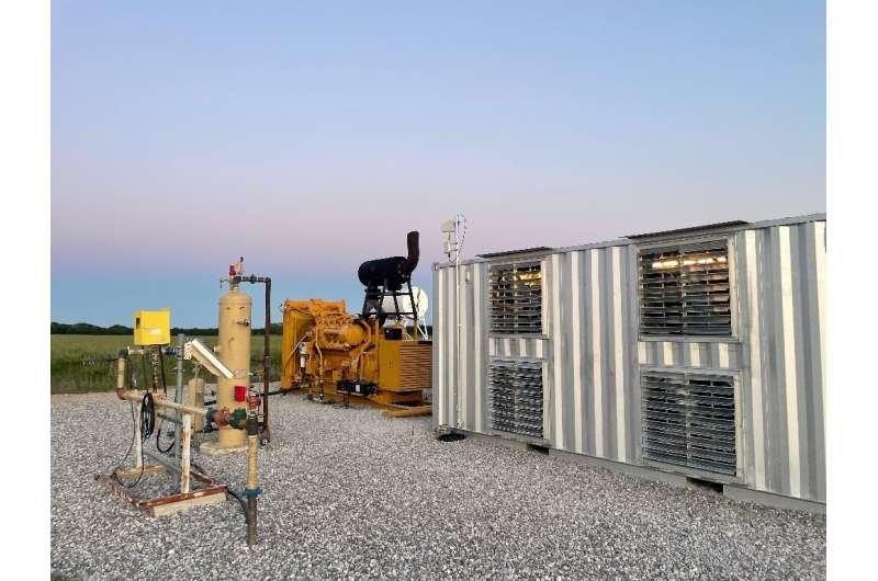 Una foto de un volante de Giga Energy Solutions en mayo muestra un generador de gas natural que alimenta un centro minero de bitcoins en el norte de Texas. 
