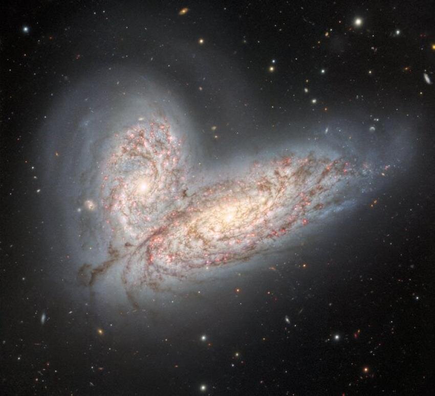 Fusiones galácticas arrojan luz sobre un modelo de evolución de galaxias